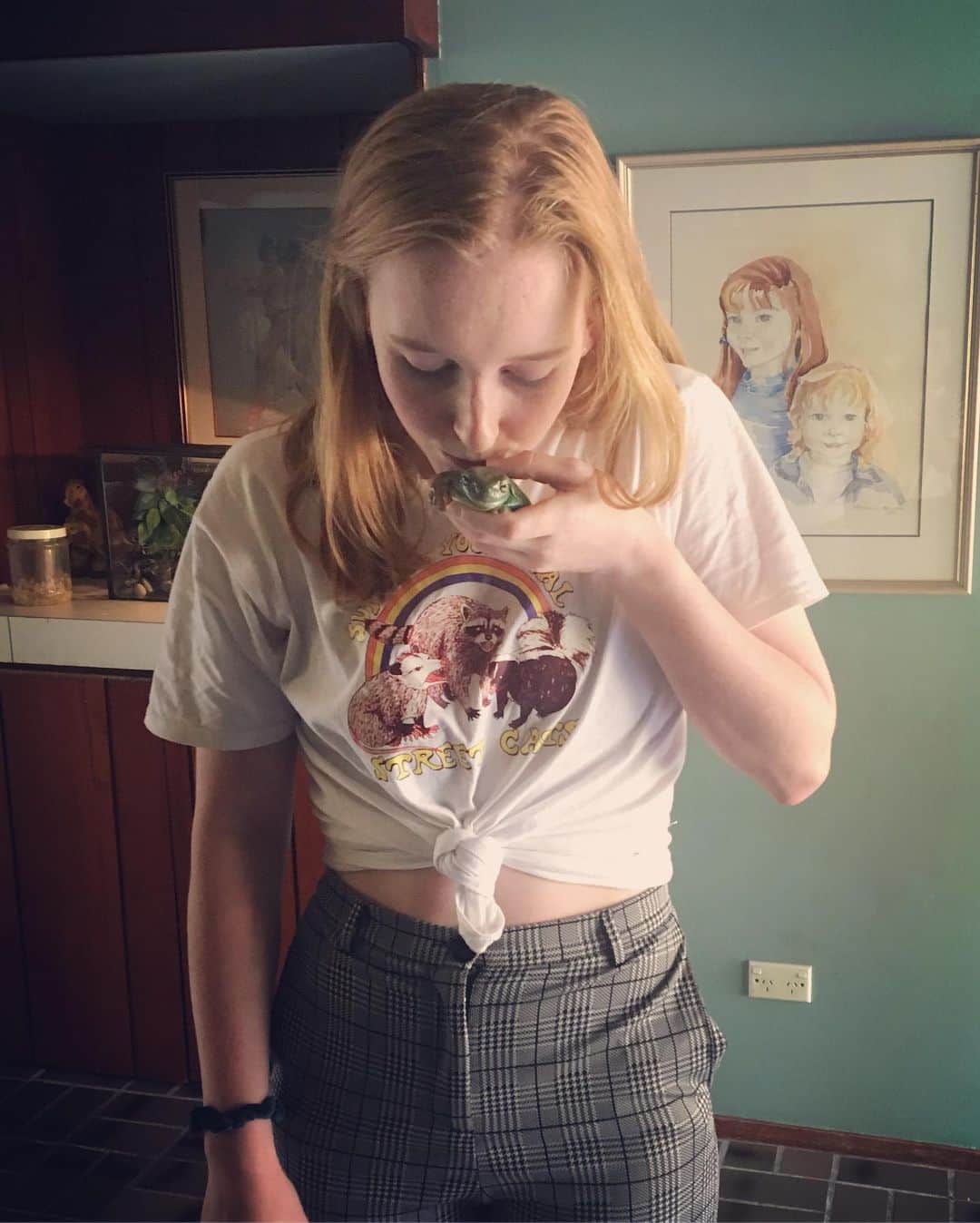 ケイティ・パスフィールドのインスタグラム：「Kiss the froggo, become the froggo 🐸」