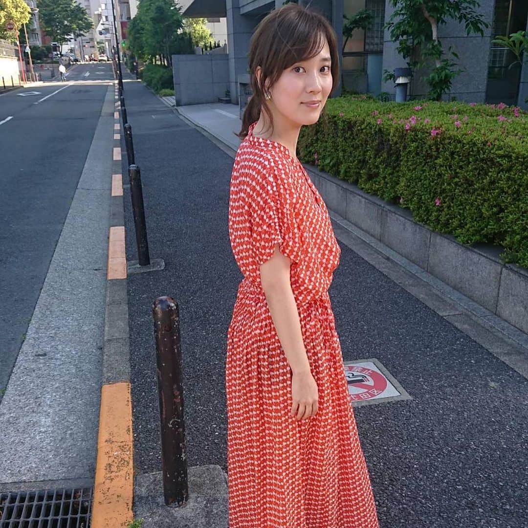 亜希子さんのインスタグラム写真 - (亜希子Instagram)「こんな日は、銭湯に行きたいな。 ・ ・ ・ (と、悠長なこと言ってますが、原稿やります原稿やります原稿やりまくります。今日こそやらないとやばいです) 衣装:manon」5月19日 14時02分 - akiko_ohki
