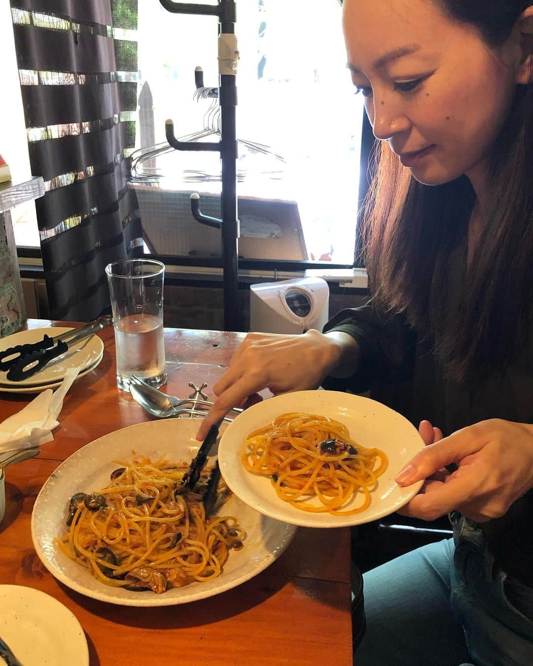 甘糟記子さんのインスタグラム写真 - (甘糟記子Instagram)「金曜日のお弁当( ^ω^ )  今年2回目の冷やし中華（笑）  最近暑いからね(≧∀≦) とっても喜んでました(๑˃̵ᴗ˂̵) 私はいづみちゃんのヤムナの日だったので、2人で五反田ぽるこでランチ！  デザートまで食べておいて星乃珈琲店へ流れる（笑）  ぽるこはランチタイム激混みなのでゆっくりできないからね。仕方ないよね( ^ω^ ) って星乃珈琲店に行きたいだけか？（笑）  のんびりできました〜☆*:.｡. o(≧▽≦)o .｡.:*☆ #甘糟ご飯#ご飯#lunchbox #わっぱ弁当 #japanesefood #ランチボックス#弁当#ランチ#曲げわっぱ#冷やし中華#japanesestyle #japanese#bento#五反田ぽるこ」5月19日 14時09分 - norihey924