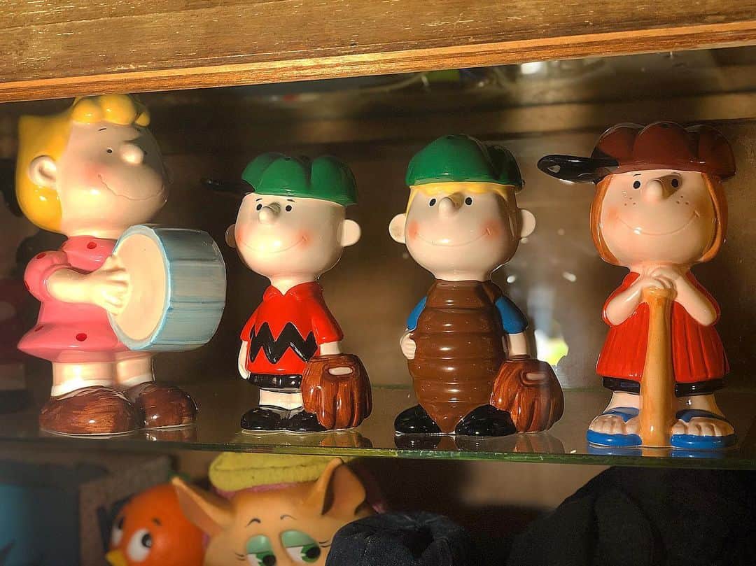 のインスタグラム：「89's peanuts Determined Productios Baseball Charlie Brown&Schroeder⚾️ 93's Musician Series  Sally Drum🥁 セラミックも飾るとかわええんだな👨🏽‍✈️ #peanuts#determined #japan #ceramic #baseball #musician #charliebrown #schroeder #sally #89s#93s#かわええ#目指せコンプ #amecajiboys #takatsubase」
