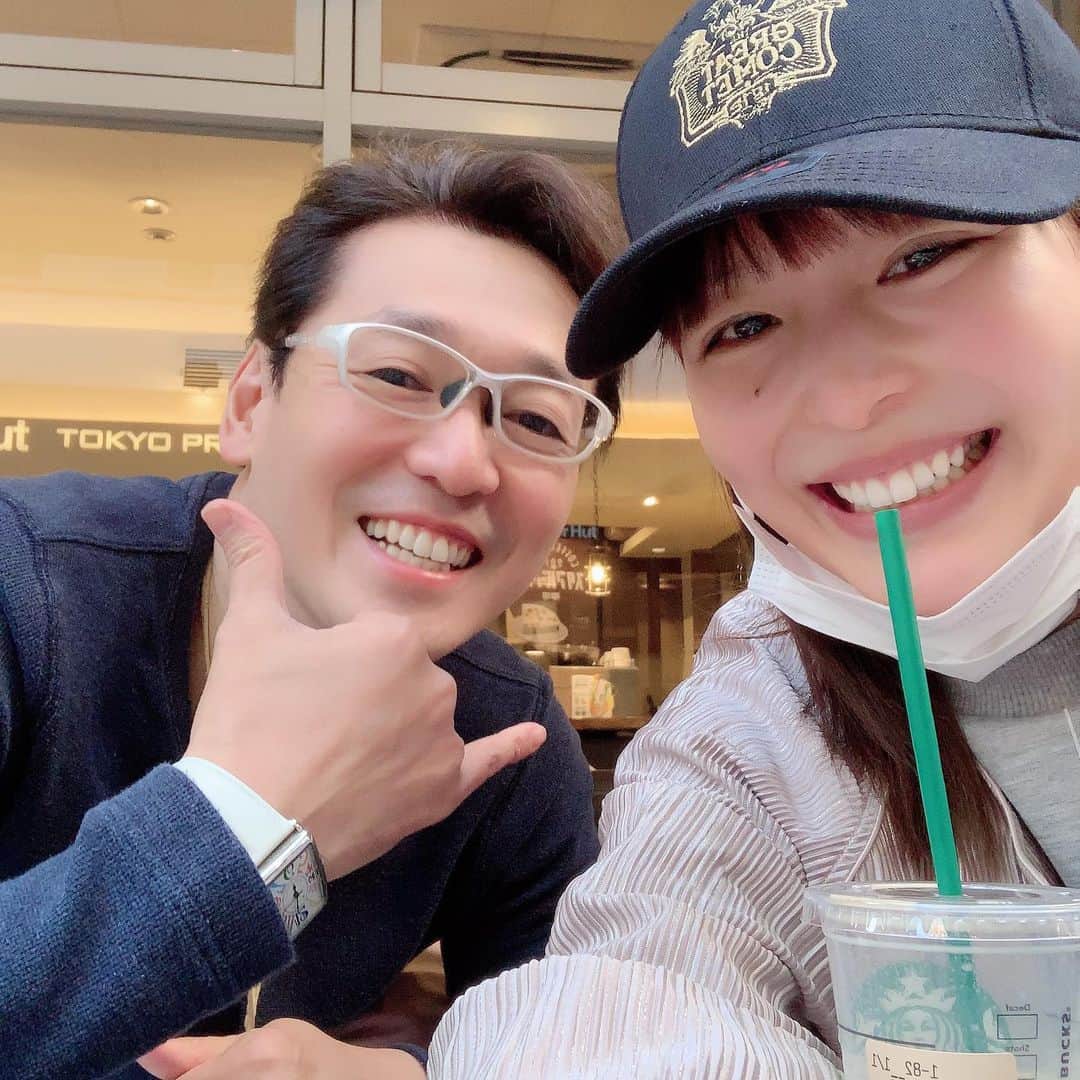 のインスタグラム：「先日、今拓哉さんとバッタリ遭遇！﻿ ﻿ この業界でバッタリ会う率No.1がこの方！！﻿ こんな場所で⁈ってとこでバッタリ会う。﻿ ﻿ やはりジャスパー先生から逃れられない運命なのか……笑‼︎﻿ エドウィン・ドルードから仲良くさせていただいています😆💕﻿ ﻿ そんな今さんは、明治座で『細雪』に出演中✨﻿ ﻿スタバおごってもらった〜💕 ﻿  私、完全にドスッピンです。﻿ ごめんなさい💦﻿ ﻿ ﻿ #今拓哉 さん #バッタリナンバー1﻿ #ジャスパー先生 #ローザ ﻿ #エドウィンドルードの謎 ﻿ #ayahirano #平野綾」