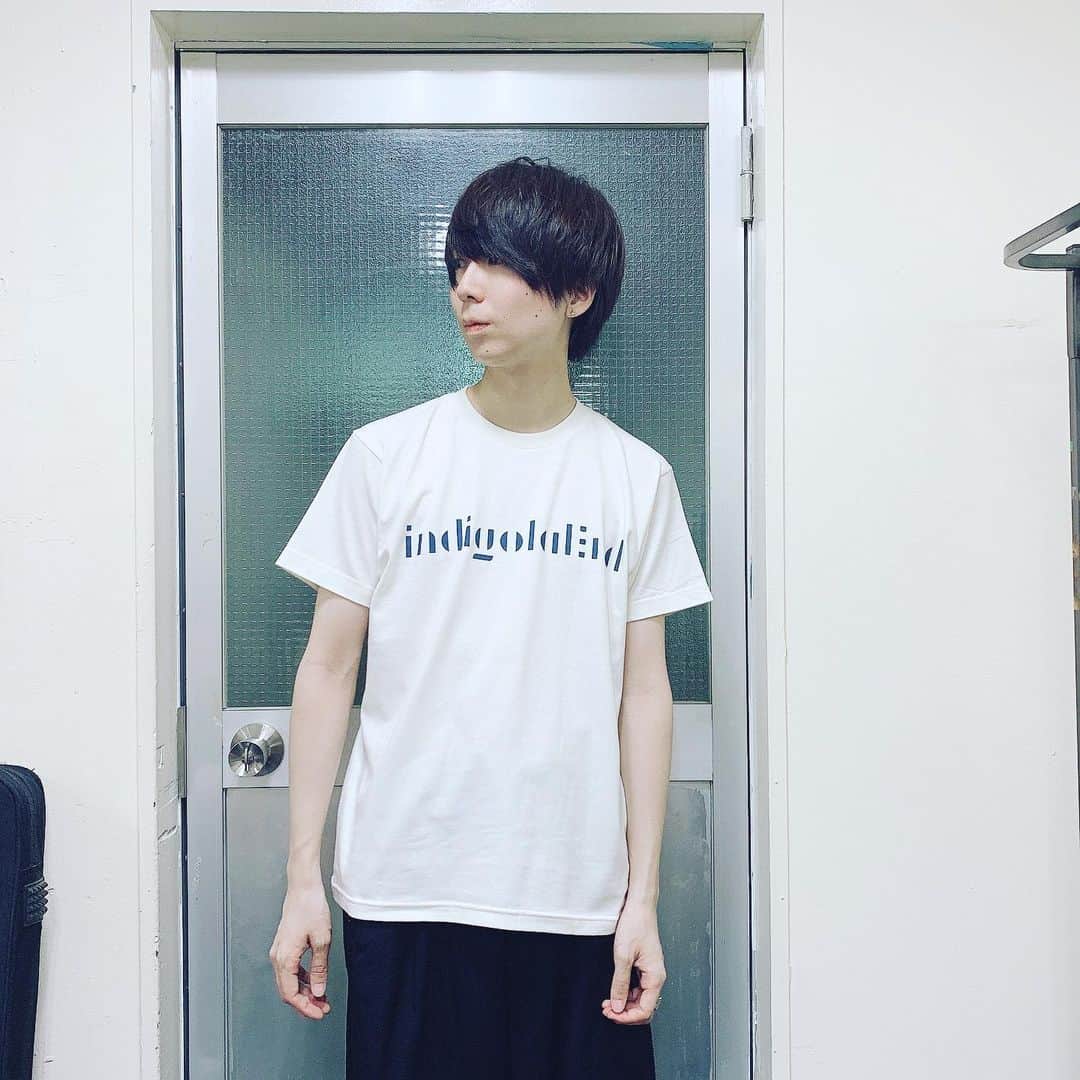 川谷絵音さんのインスタグラム写真 - (川谷絵音Instagram)「今日からindigo la EndのワンマンツアーってことでDELUXEとのコラボTシャツ着てみた。」5月19日 14時42分 - indigolaend