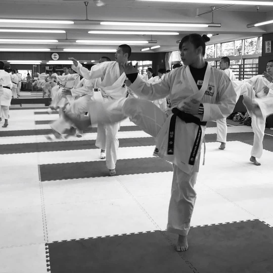 植草歩さんのインスタグラム写真 - (植草歩Instagram)「テコンドーレッスン💮💮💮 いつもありがとうございます🌹💗✨✨ 日々進化🤜🏻🤛🏻 もっと蹴り技の進化を！！！ #テコンドー #taekwondo」5月19日 14時55分 - ayayumin0725