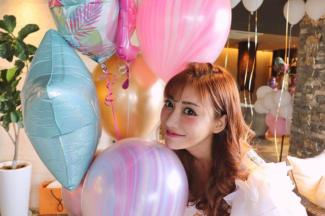 明日花キララのインスタグラム：「風船だらけ💠🎀🧸💒🌟🎈」