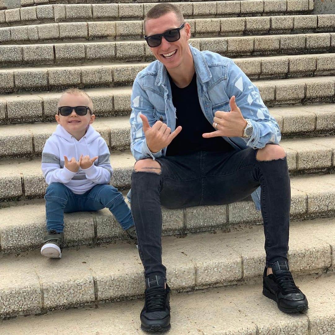 ミッチェル・デュークのインスタグラム：「My Boy 💙🤙🏼🤙🏼」