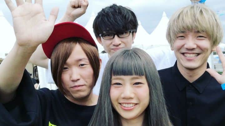 M-ON! MUSIC｜エムオンミュージックのインスタグラム：「﻿﻿ ﻿﻿ ＼#メトロック2019／﻿﻿﻿﻿ ﻿﻿ 初登場ながら、失恋話で﻿﻿ 観客との距離感の詰めにいった #MOSHIMO(@moshimo_band) ！﻿﻿ ﻿ メトロックで女子会ノリも悪くない!? ﻿ ﻿ #岩淵紗貴 #一瀬貴之 #宮原颯 #本多響平 #エムオンミュージック #monmusic #自撮り棒 #セルフィー #メトロック #METROCK #METROCK2019 #リアルタイムレポート #メトロック2019MMレポ #メトロック大阪 #動画﻿﻿ @pochi_moshimo @moshimo_ichinose」