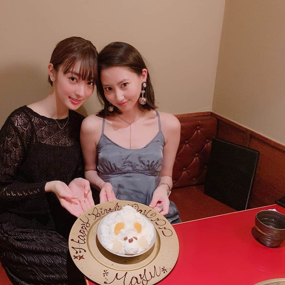 宮本茉由さんのインスタグラム写真 - (宮本茉由Instagram)「少し前に、まゆこちゃんが誕生日のお祝いをしてくれました(;_;)♡お揃いの可愛すぎるプレゼントまでくれて…🧢♡本当に優しすぎる。。ありがとうございます😭♥️大切に使います！！ だいすき🥺  #河北麻友子 さん #まゆまゆ #誕生日投稿何回もしちゃった 🙇‍♀️」5月19日 15時10分 - mayu_miyamoto_official