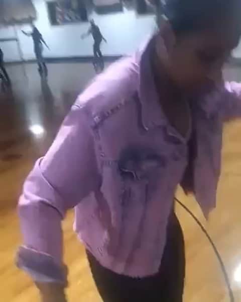 ジェニファー・ハドソンのインスタグラム：「That damn music had me thinking I was skating backwards and I wasn’t doing absolutely nothing ! Music will send u off , while skating ! And it ain’t help my cousin was over there pumping me up ! Yes ok! #familyfun」