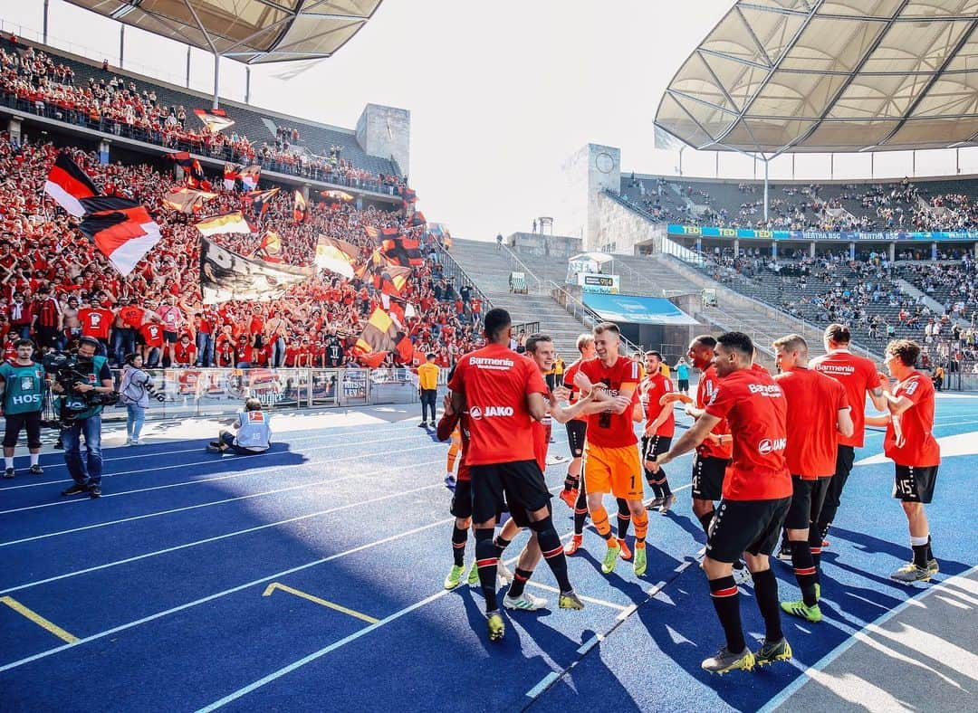 バイエル・レバークーゼンさんのインスタグラム写真 - (バイエル・レバークーゼンInstagram)「Still celebrating 🎊 #ChampionsLeague #UCL #BSCB04 #Bundesliga #Bayer04 #Werkself」5月19日 15時54分 - bayer04fussball