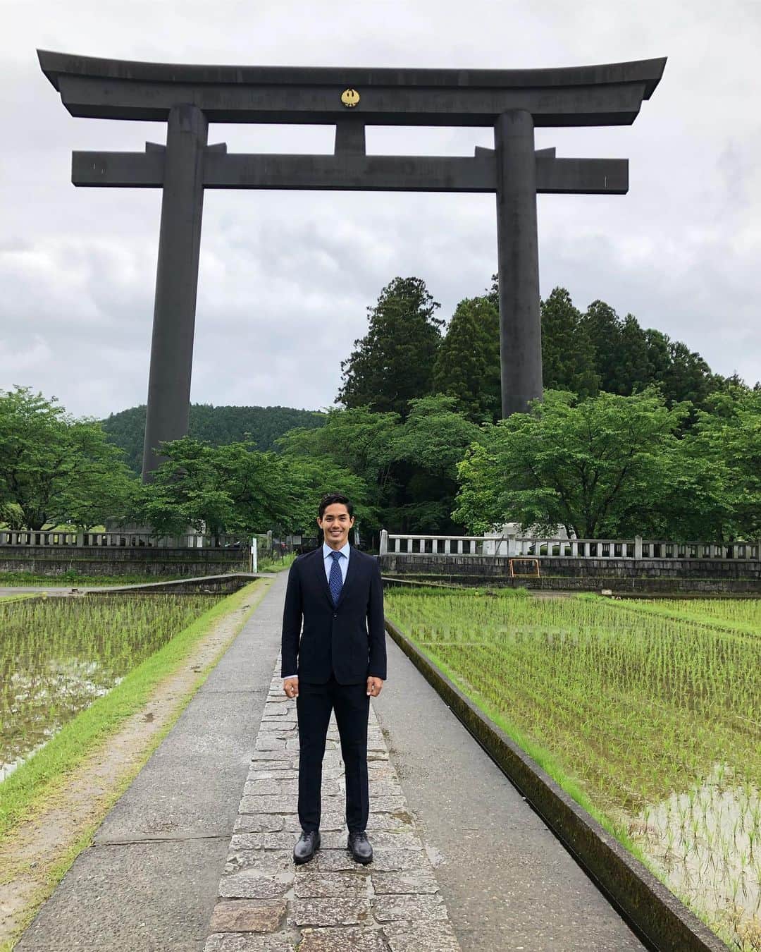 武藤嘉紀のインスタグラム：「お礼参りも兼ねて、 父と初めての二人旅。 最強のパワースポットへ#和歌山#熊野本宮大社#八咫烏」