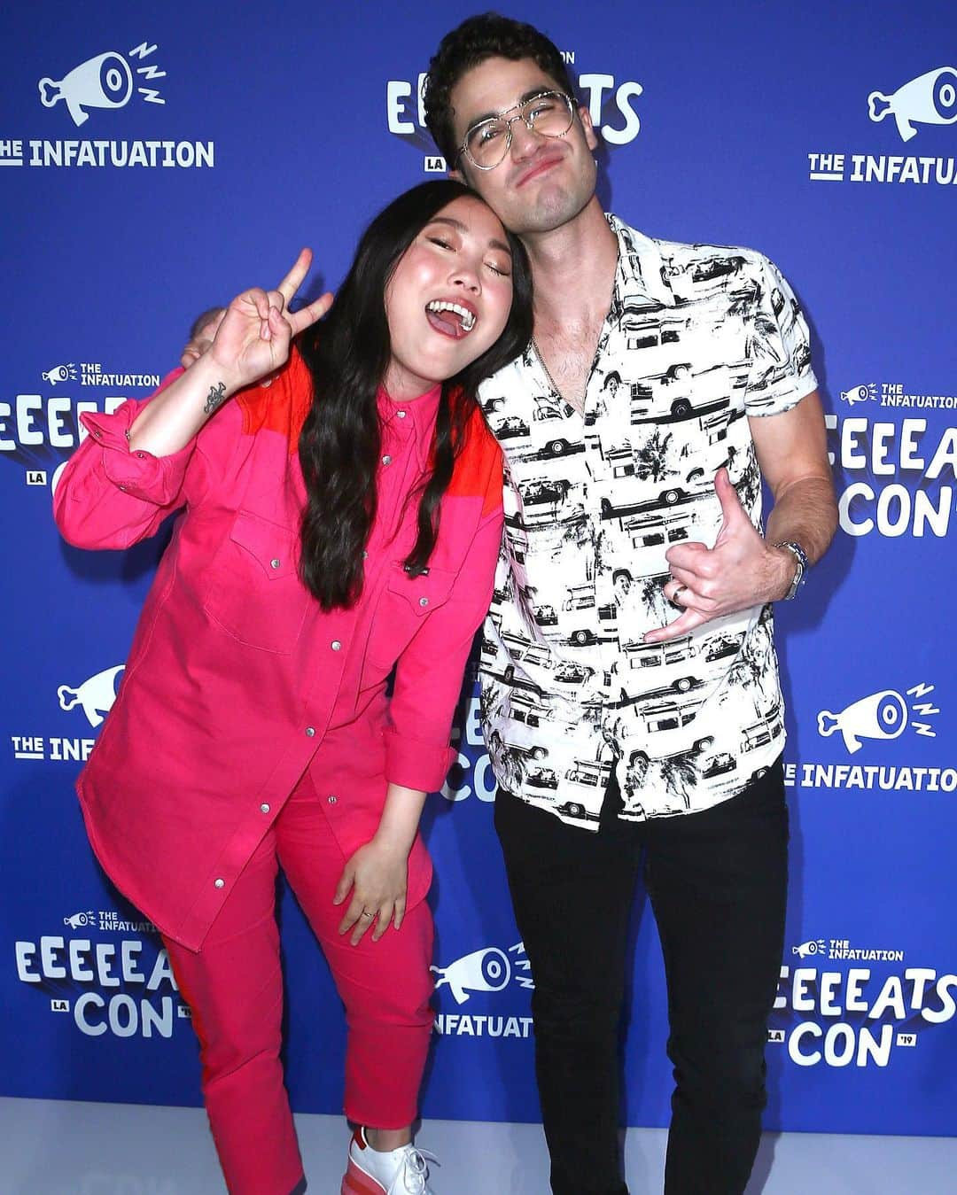 Just Jaredさんのインスタグラム写真 - (Just JaredInstagram)「@awkwafina & @darrencriss joke around with photographers as they hang out together at @eeeeeatscon! #Awkwafina #DarrenCriss #EEEEEatsCon Photo: Getty」5月19日 16時27分 - justjared