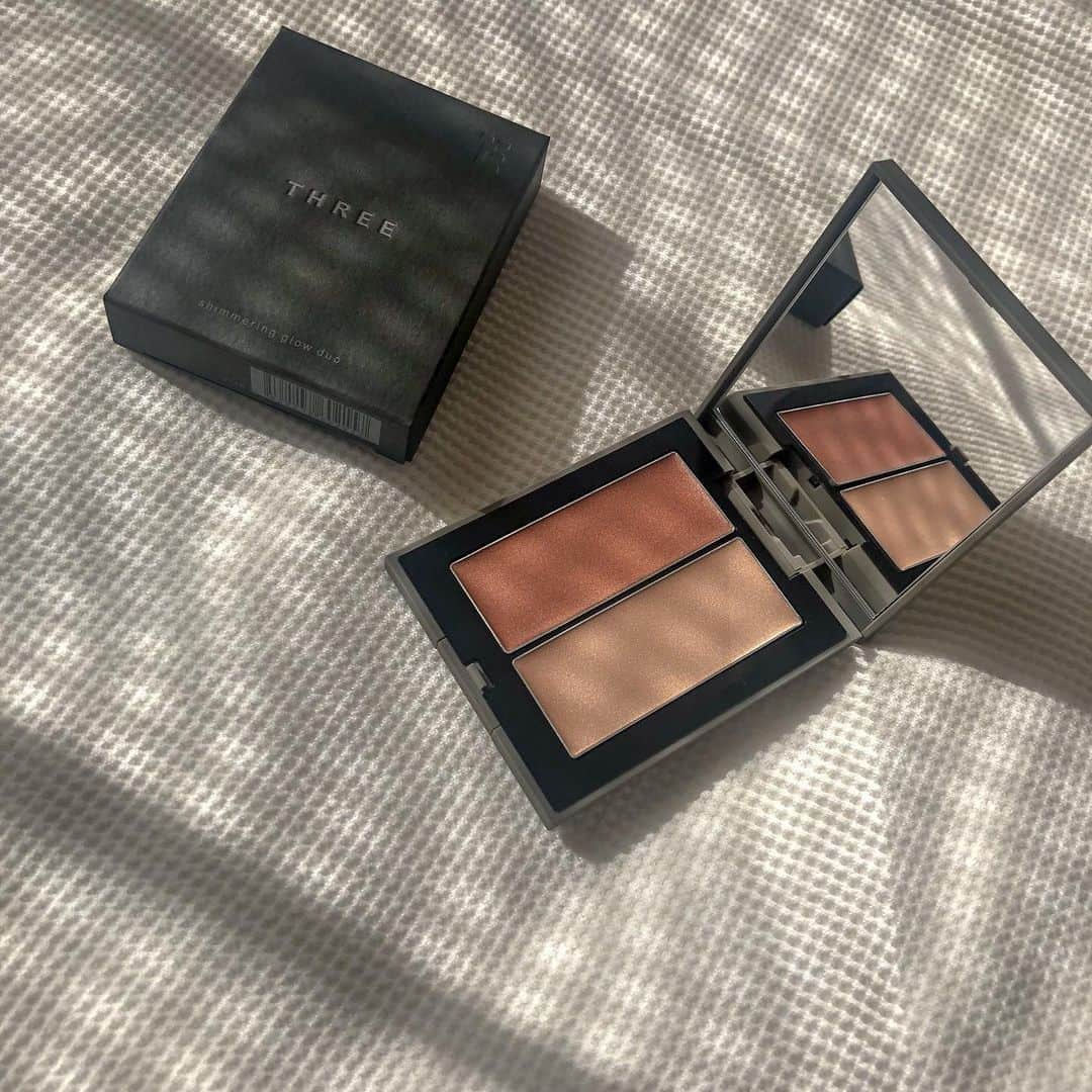 吉野マリアさんのインスタグラム写真 - (吉野マリアInstagram)「. shimmering glow duo 🧚🏻‍♀️💚 . . #three #threecosmetics #make #makeup #glow #shimmering #cosme #maquiagem #newitem #コスメ #化粧品」5月19日 16時26分 - maria.919