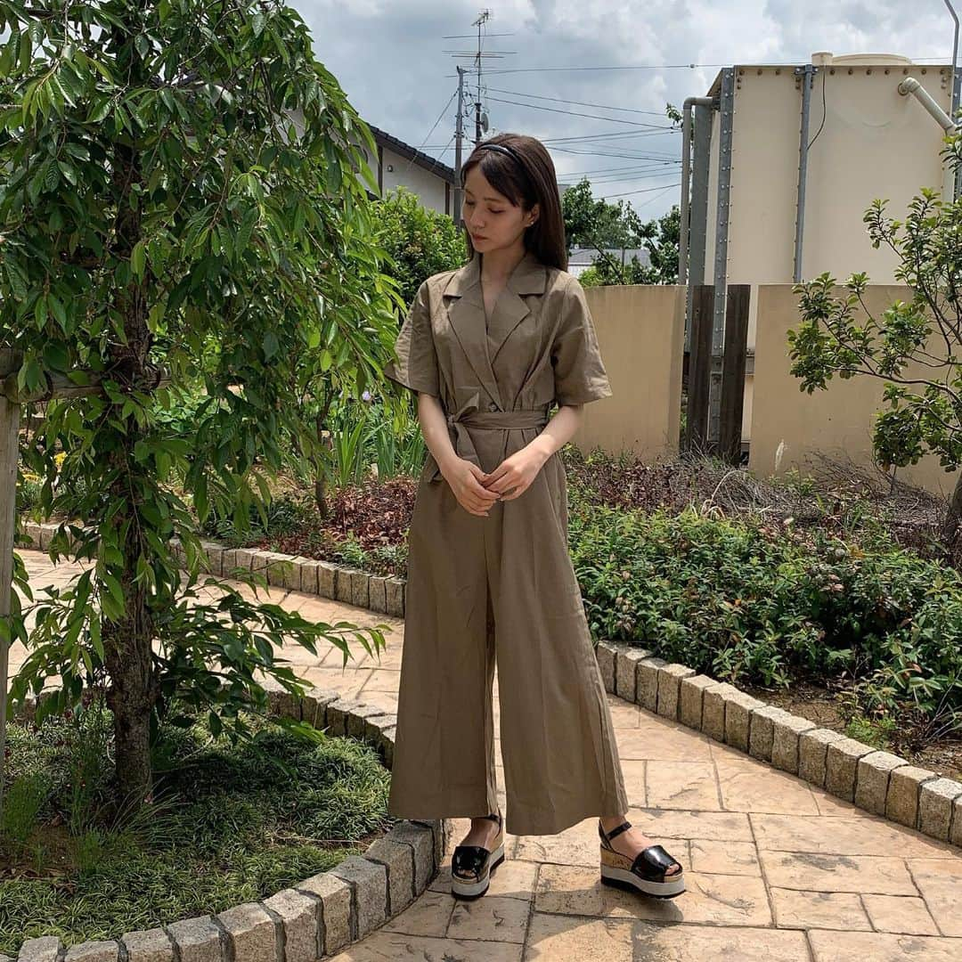 小田川エリカさんのインスタグラム写真 - (小田川エリカInstagram)「・ 私服👶🏻 暑すぎてアイス３つも食べてしまった🍧笑 (@fifth_store)50%クーポンでたよ☀️ もう半袖で余裕で生活できる🍉 #me#code#私服#エリカの私服 #プチプラ#夏コーデ#fifth#fifthtl #フィフス#カシュクール #開襟シャツオールインワン」5月19日 16時30分 - 0904.erika