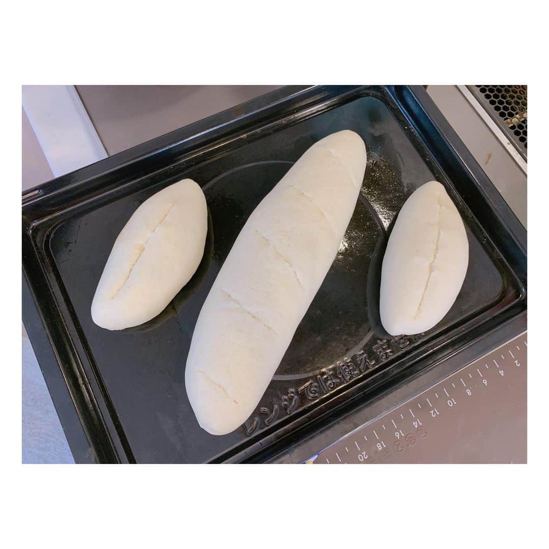 辻希美さんのインスタグラム写真 - (辻希美Instagram)「今日は希空がフランスパンを…🥖🥖🥖💕" #希空 #希空ベーカリー #フランスパン #手ごね #めちゃウマ #特に #端っこが好き #私とたぁくん #🥖💕」5月19日 16時57分 - tsujinozomi_official