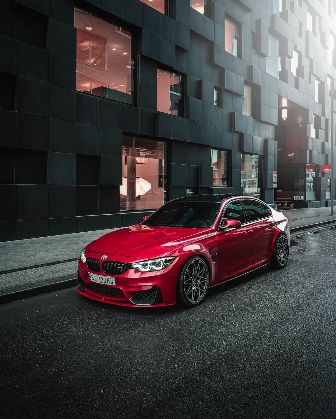 BMWのインスタグラム：「Vivid member of the streets.  The BMW M3 Sedan. #BMWrepost @bmwoslo #BMW #M3 #BMWM __ BMW M3 Sedan: Fuel consumption in l/100 km (combined): 8.8 (8.3). CO2 emissions in g/km (combined): 204 (194). The figures in brackets refer to the vehicle with seven-speed M double-clutch transmission with Drivelogic. The values of fuel consumptions, CO2 emissions and energy consumptions shown were determined according to the European Regulation (EC) 715/2007 in the version applicable at the time of type approval. The figures refer to a vehicle with basic configuration in Germany and the range shown considers optional equipment and the different size of wheels and tires available on the selected model. The values of the vehicles are already based on the new WLTP regulation and are translated back into NEDC-equivalent values in order to ensure the comparison between the vehicles. [With respect to these vehicles, for vehicle related taxes or other duties based (at least inter alia) on CO2-emissions the CO2 values may differ to the values stated here.] The CO2 efficiency specifications are determined according to Directive 1999/94/EC and the European Regulation in its current version applicable. The values shown are based on the fuel consumption, CO2 values and energy consumptions according to the NEDC cycle for the classification. For further information about the official fuel consumption and the specific CO2 emission of new passenger cars can be taken out of the „handbook of fuel consumption, the CO2 emission and power consumption of new passenger cars“, which is available at all selling points and at https://www.dat.de/angebote/verlagsprodukte/leitfaden-kraftstoffverbrauch.html.」