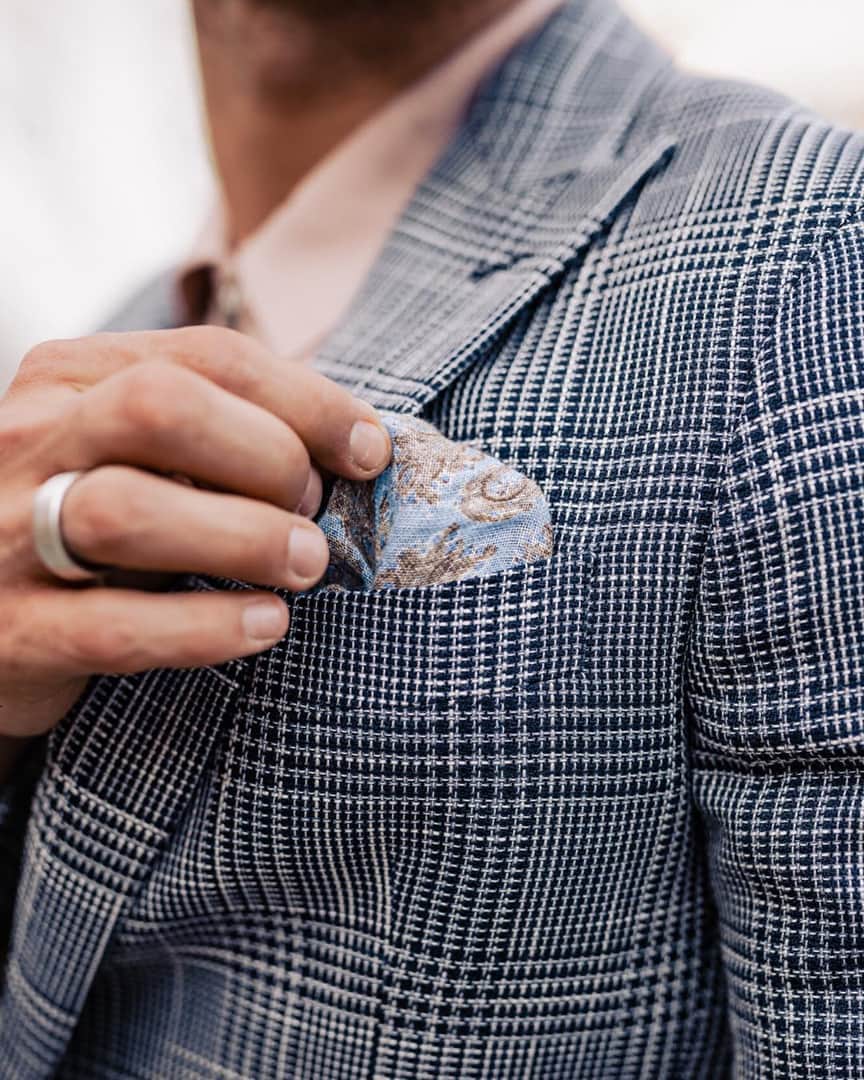 ハケットのインスタグラム：「This wedding season, upgrade your classic blazer with a showstopping pocket square like @charlieirons. Find your perfect duo at hackett.com. #Hackett」