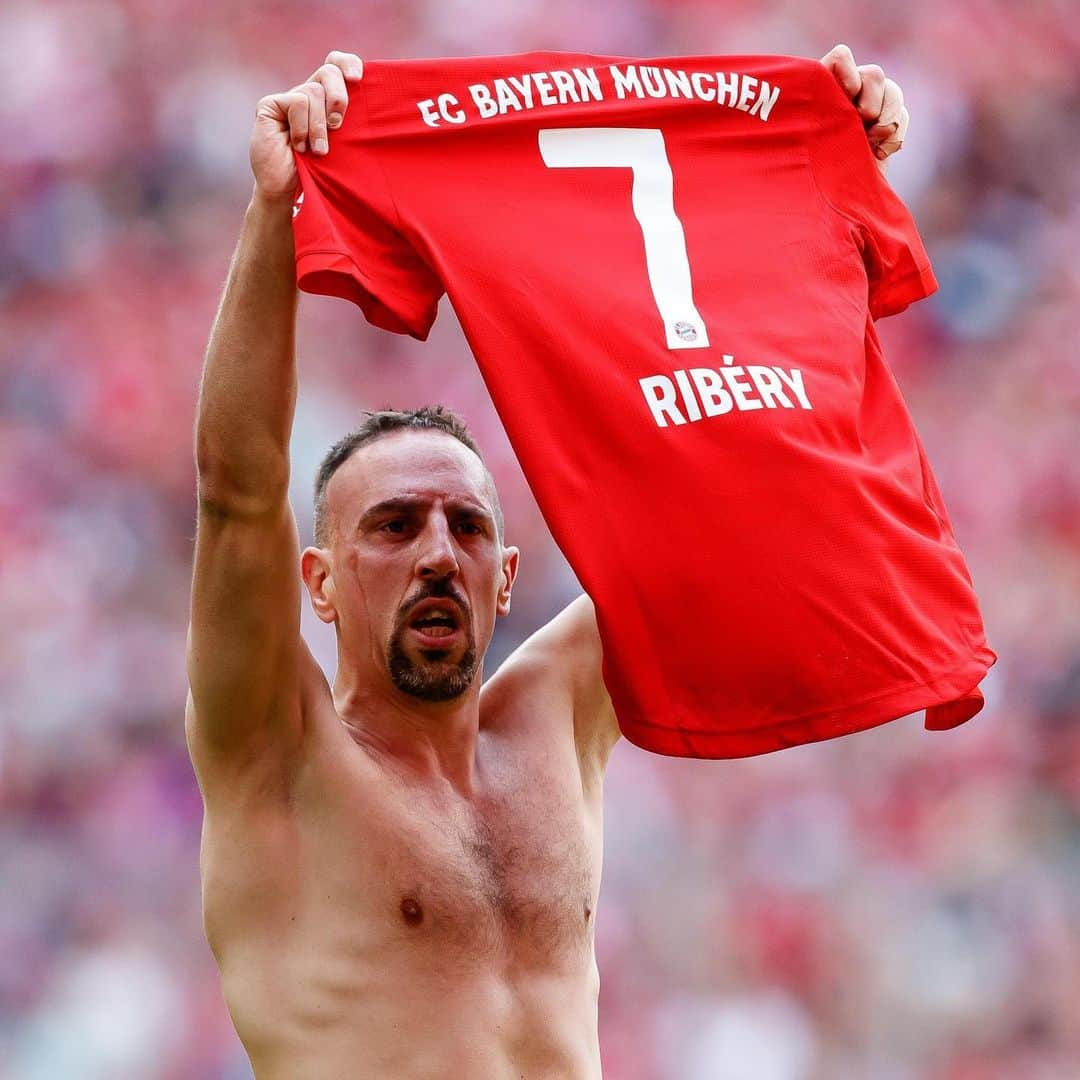 サッカーキングさんのインスタグラム写真 - (サッカーキングInstagram)「. Perfect Farewell😢 （2019.05.18） . 📷Photo by Getty Images . #リベリー #FrankRibery #Ribery #FR7 #バイエルン #FCBayern #Bayern #BayernMunich #MiaSanMia #ブンデスリーガ #BundesLiga #Schale #🏆 #MEIS7ER #football #サッカーキング #⚽️ #サッカー」5月19日 17時05分 - soccerkingjp