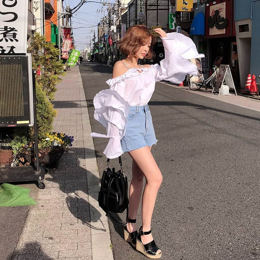 Chuuさんのインスタグラム写真 - (ChuuInstagram)「하나쯤 갖고있으면 매일 입을 숏팬츠🍃#chuuseoul」5月19日 17時12分 - chuu_official