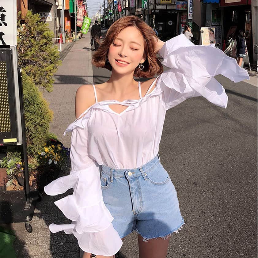 Chuuのインスタグラム：「하나쯤 갖고있으면 매일 입을 숏팬츠🍃#chuuseoul」