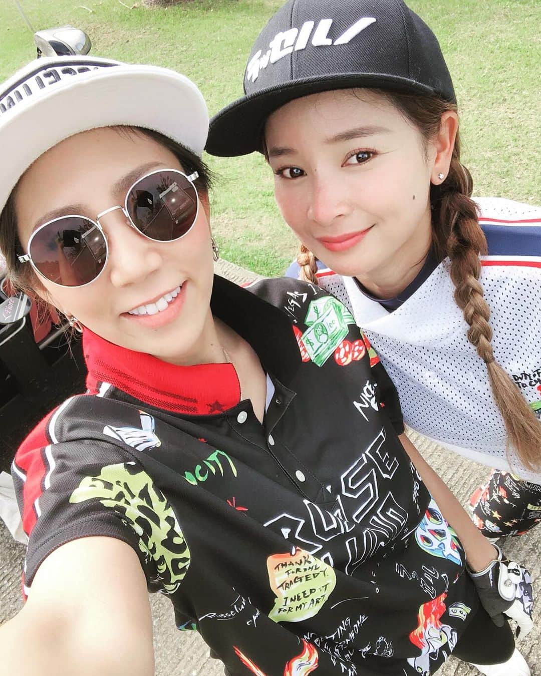 呉屋ありささんのインスタグラム写真 - (呉屋ありさInstagram)「. . ウェアーは、 でい子さん @deydeyray とお揃だよーっ💓 . . @russeluno_official . . 日焼けで顔真っ赤🥵☀️ . .」5月19日 17時19分 - arisa_goya
