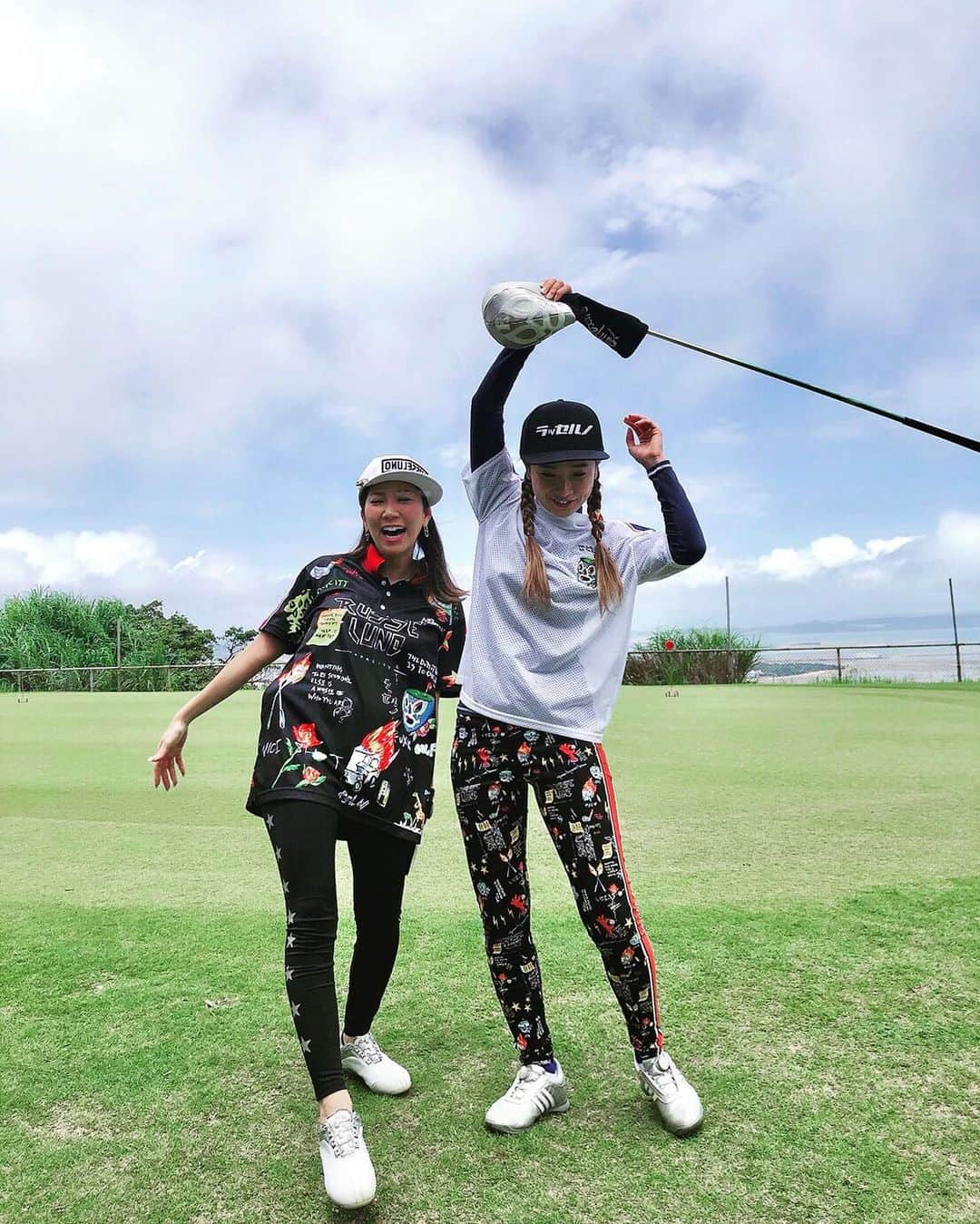 呉屋ありささんのインスタグラム写真 - (呉屋ありさInstagram)「. . ウェアーは、 でい子さん @deydeyray とお揃だよーっ💓 . . @russeluno_official . . 日焼けで顔真っ赤🥵☀️ . .」5月19日 17時19分 - arisa_goya