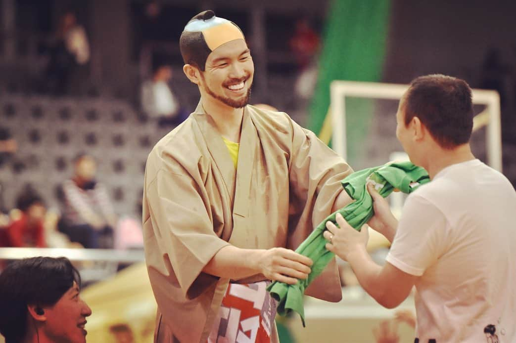 千葉ジェッツさんのインスタグラム写真 - (千葉ジェッツInstagram)「✨ブースター感謝祭✨ #chibajets  #Bリーグ #basketball #バスケ #卓球 #みんな楽しそう #笑顔 #感謝 #ありがとう #thanx #けっこう卓球も上手い #握手会 #高校大学先輩後輩コンビ #カメラ目線」5月19日 17時17分 - chibajets_official