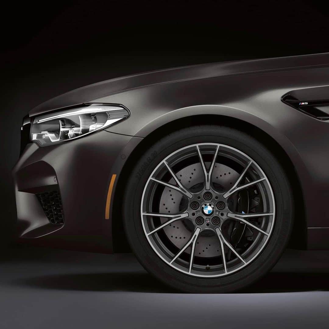 HYPEBEASTさんのインスタグラム写真 - (HYPEBEASTInstagram)「#hypeAF: @bmw is celebrating the M5’s 35th anniversary with a special edition sedan. It’s equipped with 617 horsepower, 553 pound-feet of torque, and can go from 0-60 mph in just 3.1 seconds, maxing off at a top speed of 189 mph. The new whip is limited to only 350 models and will go for a price of $128,995 USD. Photo: BMW」5月19日 17時18分 - hypebeast