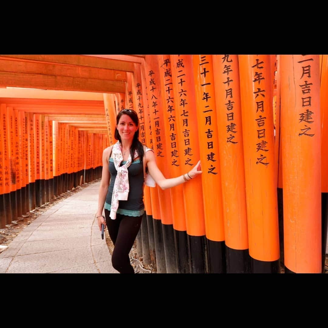 シャルレーヌ・ギニャールさんのインスタグラム写真 - (シャルレーヌ・ギニャールInstagram)「Kyoto ⛩ #memories #kyoto #japan #vacation #holidays #🇯🇵 #nijocastle #fushimiinari  #sobeautiful #love」5月19日 17時21分 - charleneguignard
