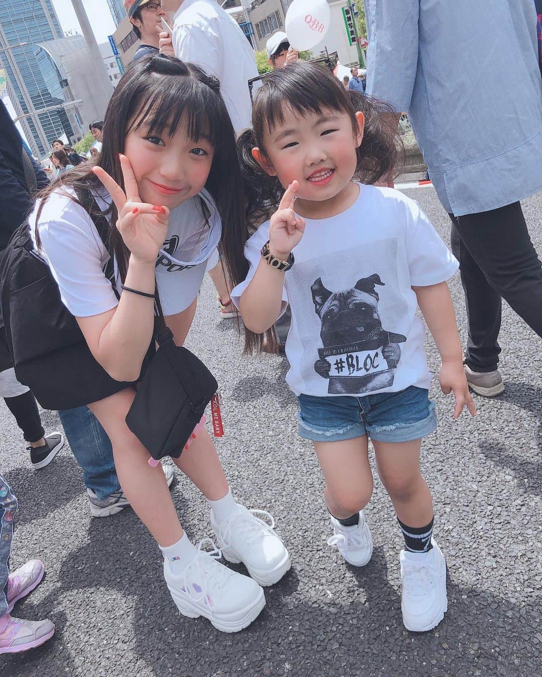 SHINOさんのインスタグラム写真 - (SHINOInstagram)「神戸まつりでご一緒したお友達とお写真撮ってもらいました♡ . . #ありがとうございました #お写真うれしかったです #BLOC #ファッションショー #キッズモデル」5月19日 17時25分 - shino0605
