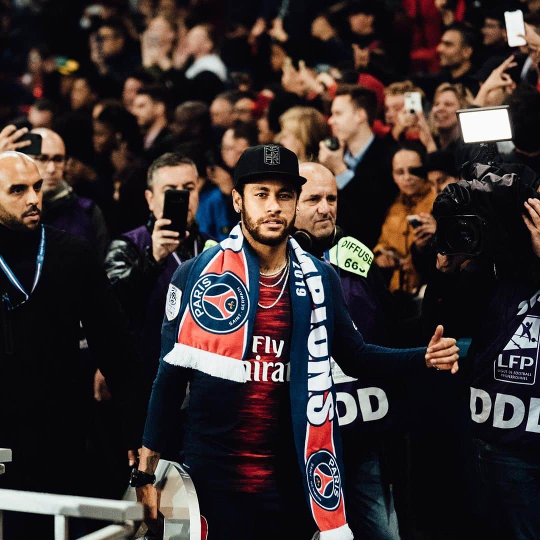 リーグ・アンさんのインスタグラム写真 - (リーグ・アンInstagram)「Les plus belles images des célébrations du 8e titre de champion de France du @psg 😎 ▪️ 📸 @ahtlaqdmm & @yabml ▪️ #ligue1conforama #psg #neymar #parissaintgermain #neymarjr #mbappe」5月20日 3時05分 - ligue1ubereats