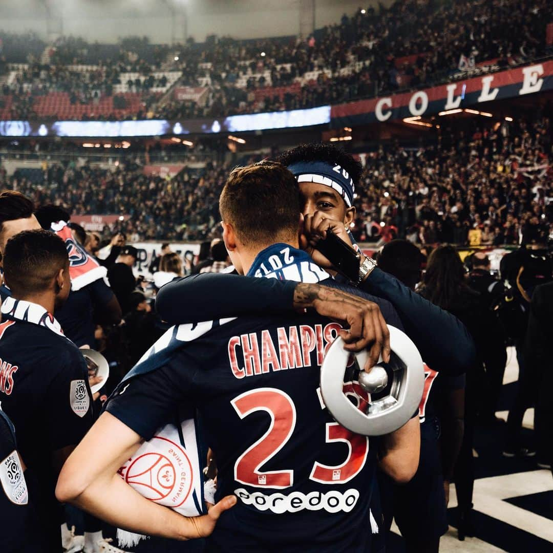 リーグ・アンさんのインスタグラム写真 - (リーグ・アンInstagram)「Les plus belles images des célébrations du 8e titre de champion de France du @psg 😎 ▪️ 📸 @ahtlaqdmm & @yabml ▪️ #ligue1conforama #psg #neymar #parissaintgermain #neymarjr #mbappe」5月20日 3時05分 - ligue1ubereats