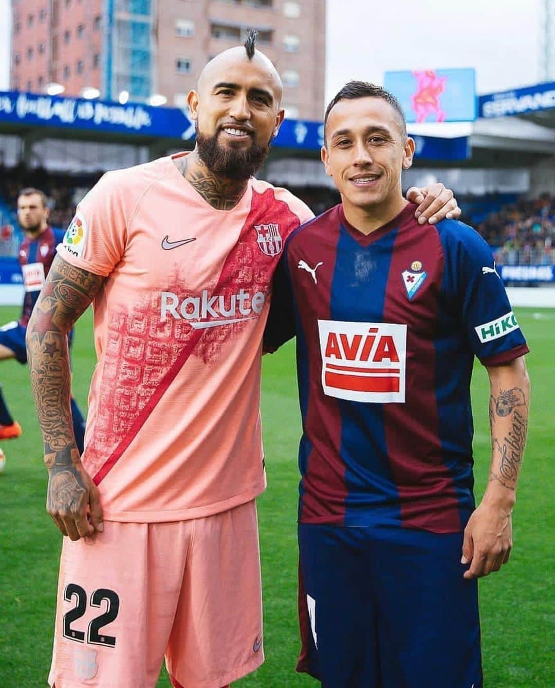 アルトゥーロ・ビダルさんのインスタグラム写真 - (アルトゥーロ・ビダルInstagram)「Hermano siempre juntos @fabianorellanaoficial ❤️❤️ @fcbarcelona 🔵🔴 💪🏽💪🏽💪🏽」5月20日 3時04分 - kingarturo23oficial