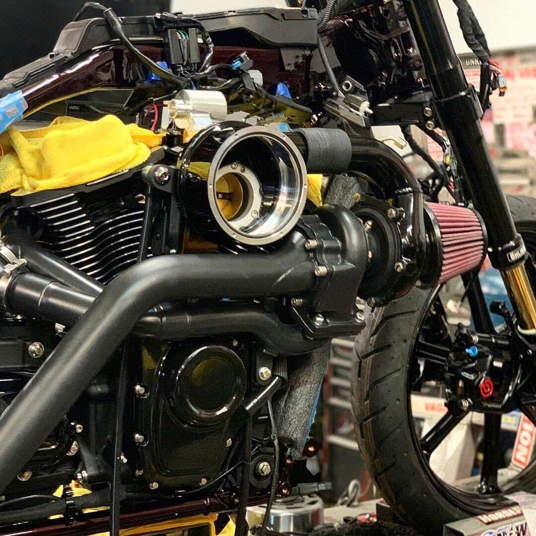 Harley-Davidsonさんのインスタグラム写真 - (Harley-DavidsonInstagram)「These builders are burning the midnight oil to get their #BF11 #HarleyDavidson builds finished in time for @BornFreeShow. Give them a follow to see if they’ll get done in time: 👉 @SanDiegoCustoms 👉 @AlloyArtUSA 👉 @KrausMoto 👉 @SMCo 👉 @HorsepowerInc 👉 @TheSpeedMerchant  #BornFreeShow #FreedomMachine #MilwaukeeEight」5月20日 3時06分 - harleydavidson