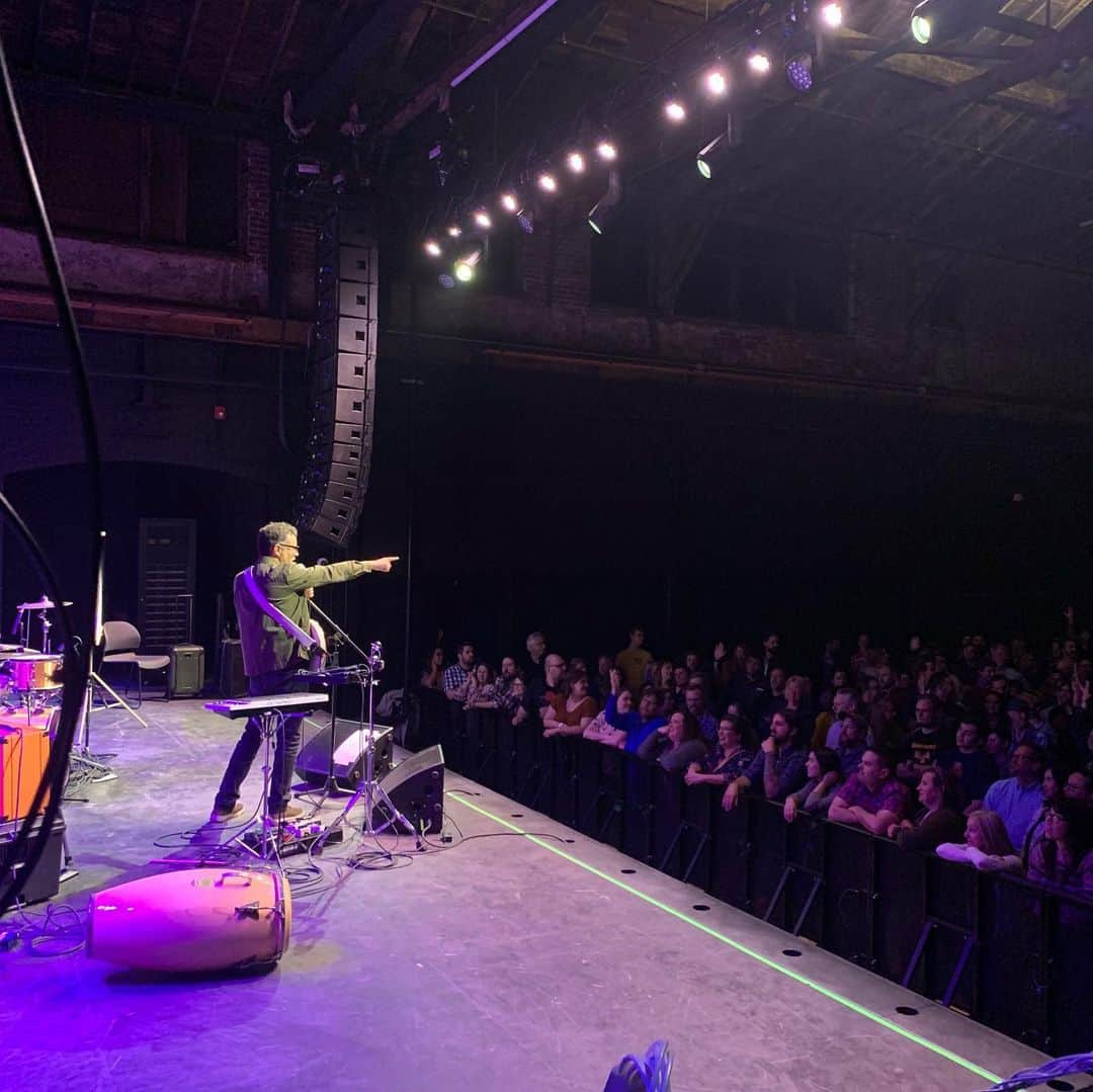 フレッド・アーミセンさんのインスタグラム写真 - (フレッド・アーミセンInstagram)「Thank you East Moline, IL and Madison, WI. @rustbeltil @majesticmadison @qdrumco @fanoguitars Show photos by @marylynnrajskub」5月20日 3時13分 - sordociego