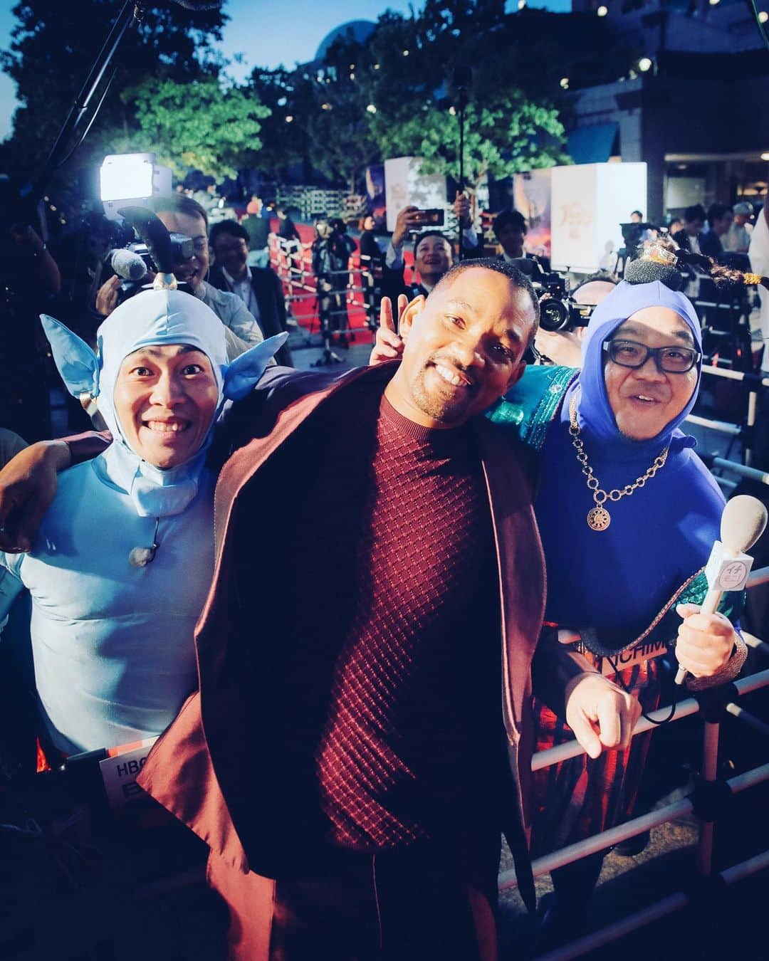 ウィル・スミスさんのインスタグラム写真 - (ウィル・スミスInstagram)「Genie Meetup - Tokyo Edition.  My dude on the left got a little Yoda-Genie thing happenin’. #aladdin 📷: @jas」5月20日 3時17分 - willsmith