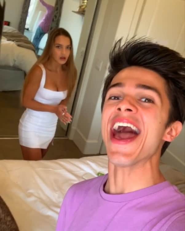 Brent Riveraのインスタグラム：「SCARING MY FRIENDS😳🎶 @benazelart @lexibrookerivera @lexihensler @andrewdavila_ TAG A FRIEND😂」