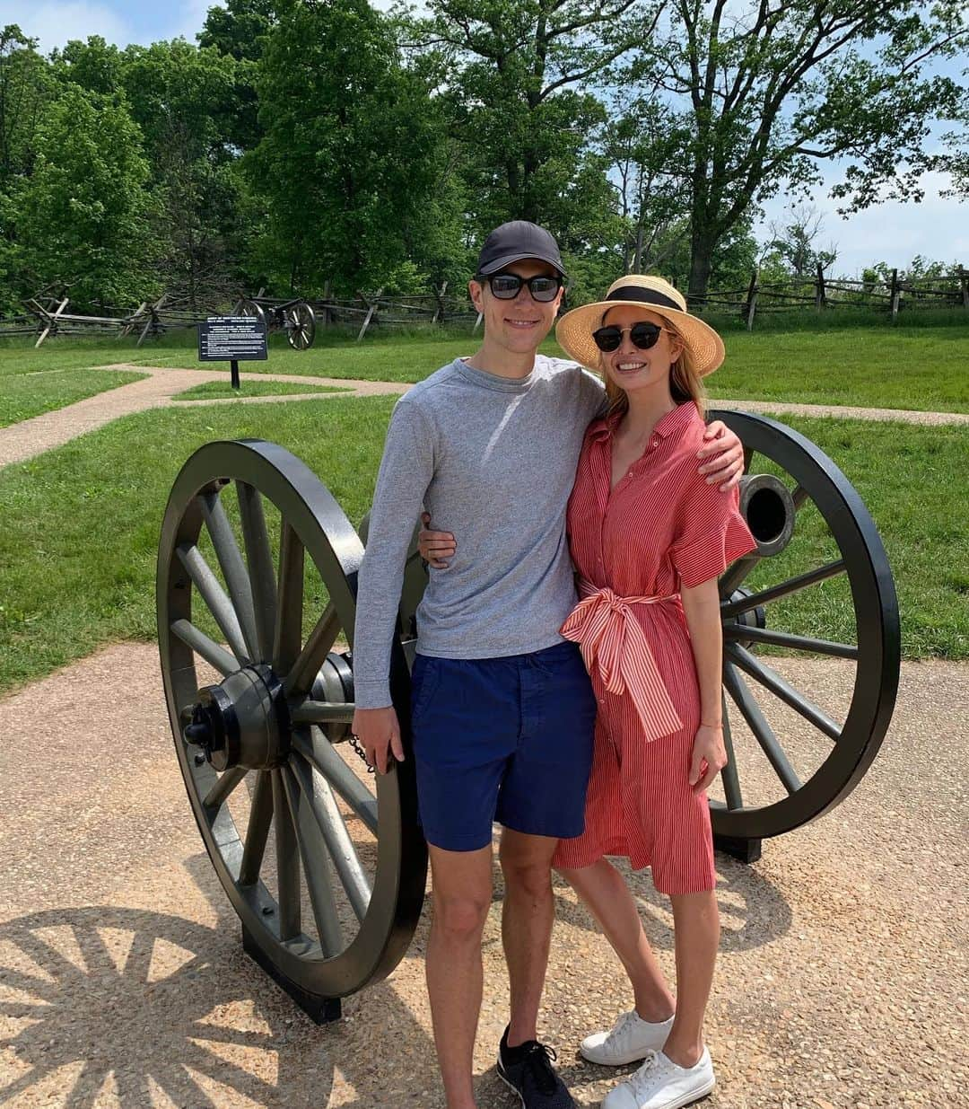 イヴァンカ・トランプさんのインスタグラム写真 - (イヴァンカ・トランプInstagram)「Today Jared, Ambassador Lighthizer and I visited the battlefields of Gettysburg, Pennsylvania.  July 1–3, 1863 marked a turning point in the Civil War as the Union army halted the northern advancement of Confederate troops. The largest number of casualties of the entire war were sustained during these 3 days in 1863.  The battlefields are meticulously preserved so visitors can experience a visual history of one of the most significant battles in American history.」5月20日 3時29分 - ivankatrump