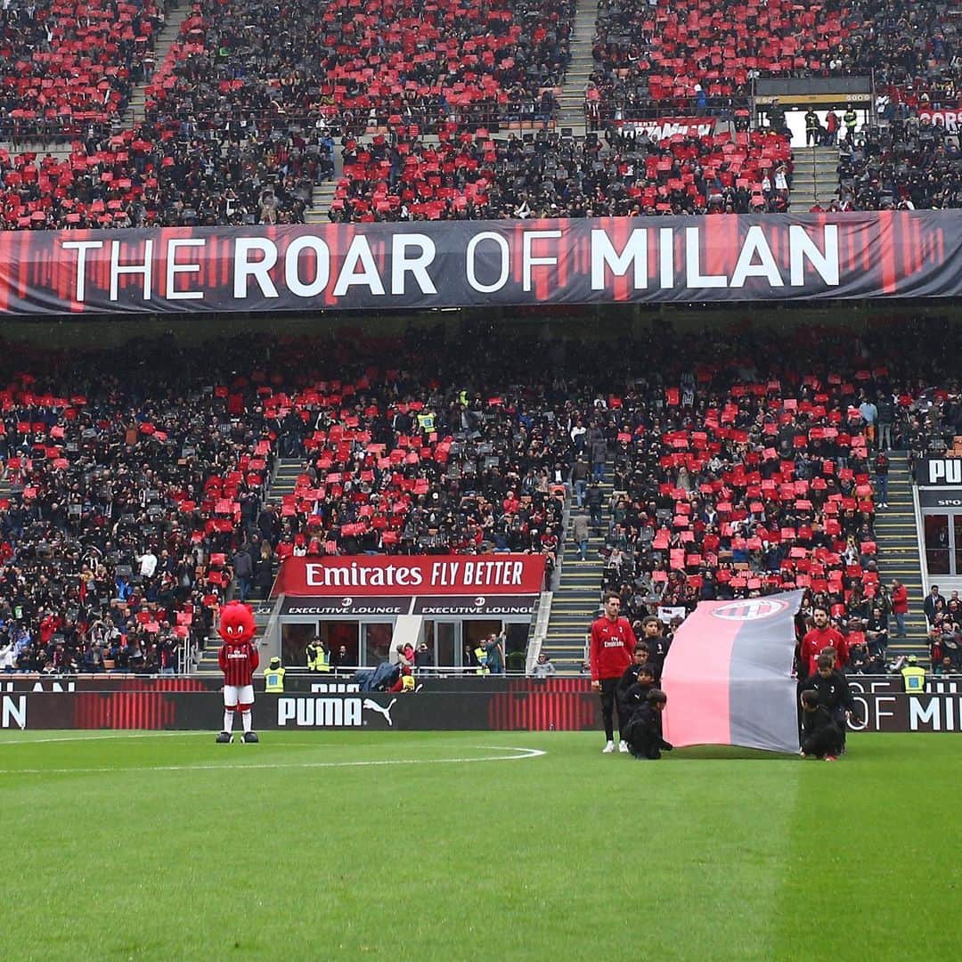 ACミランさんのインスタグラム写真 - (ACミランInstagram)「We did feel the roar! Once again, thank you! ❤️🖤 Il ruggito degli oltre 61000 cuori rossoneri. Grazie! ❤️🖤 #MilanFrosinone #ForzaMilan」5月20日 3時29分 - acmilan