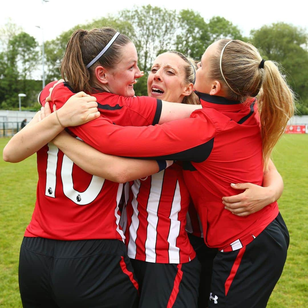 サウサンプトンFCさんのインスタグラム写真 - (サウサンプトンFCInstagram)「How much love for #SaintsFC Women winning the LEAGUE AND CUP DOUBLE in our first season?? ♥️🏆🏆」5月20日 3時35分 - southamptonfc