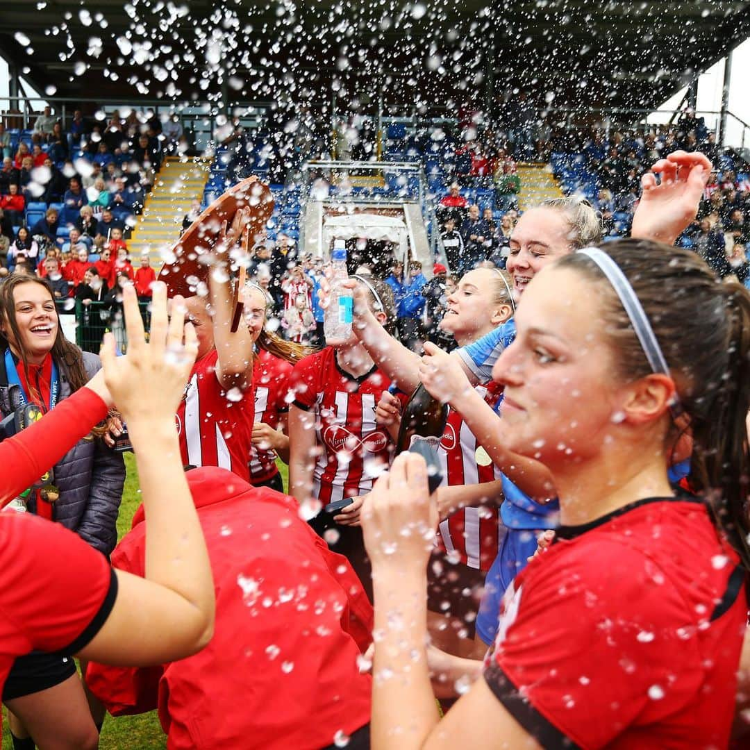 サウサンプトンFCさんのインスタグラム写真 - (サウサンプトンFCInstagram)「How much love for #SaintsFC Women winning the LEAGUE AND CUP DOUBLE in our first season?? ♥️🏆🏆」5月20日 3時35分 - southamptonfc