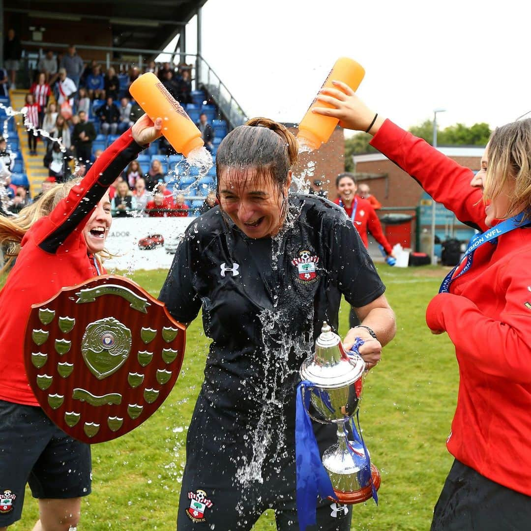 サウサンプトンFCさんのインスタグラム写真 - (サウサンプトンFCInstagram)「How much love for #SaintsFC Women winning the LEAGUE AND CUP DOUBLE in our first season?? ♥️🏆🏆」5月20日 3時35分 - southamptonfc