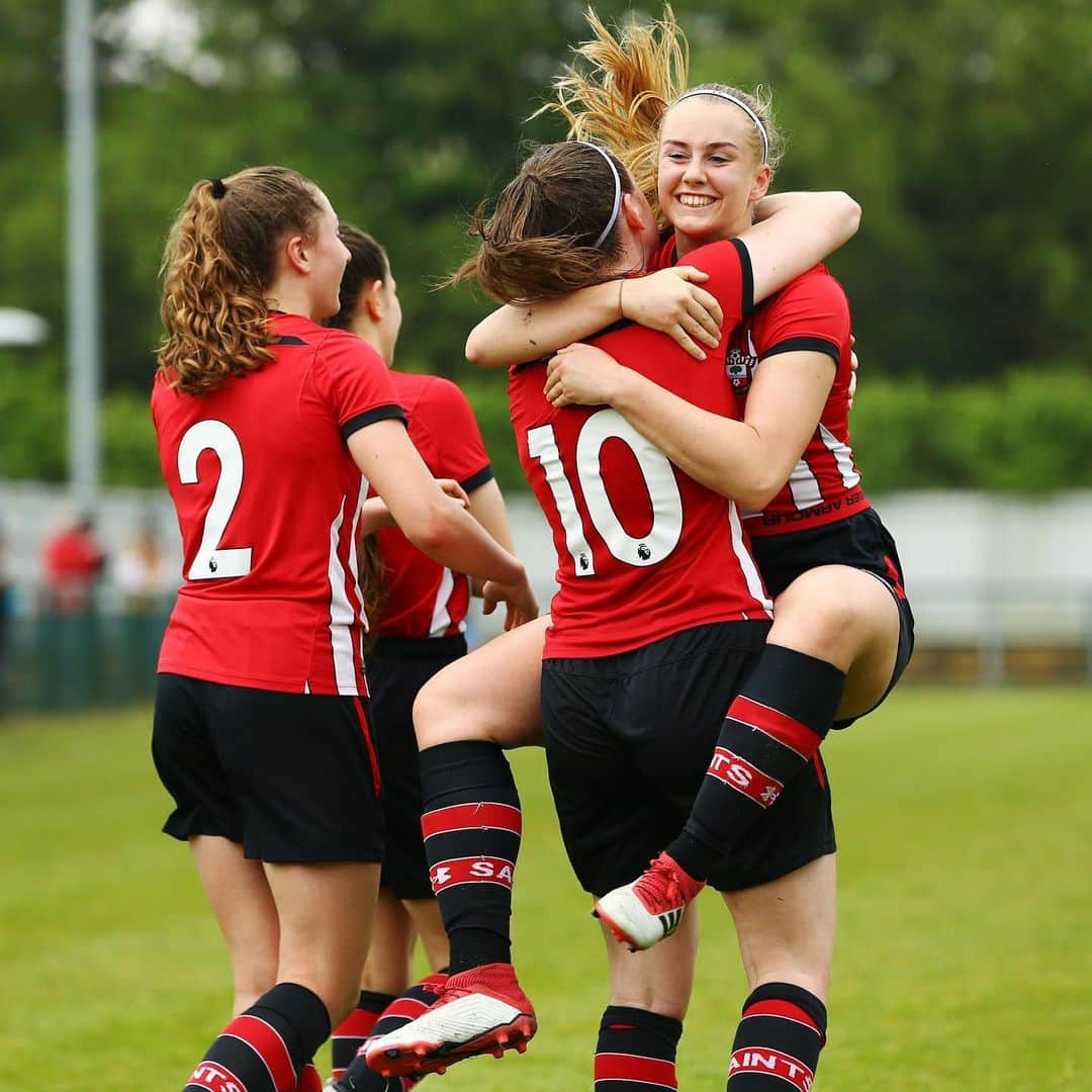 サウサンプトンFCさんのインスタグラム写真 - (サウサンプトンFCInstagram)「How much love for #SaintsFC Women winning the LEAGUE AND CUP DOUBLE in our first season?? ♥️🏆🏆」5月20日 3時35分 - southamptonfc