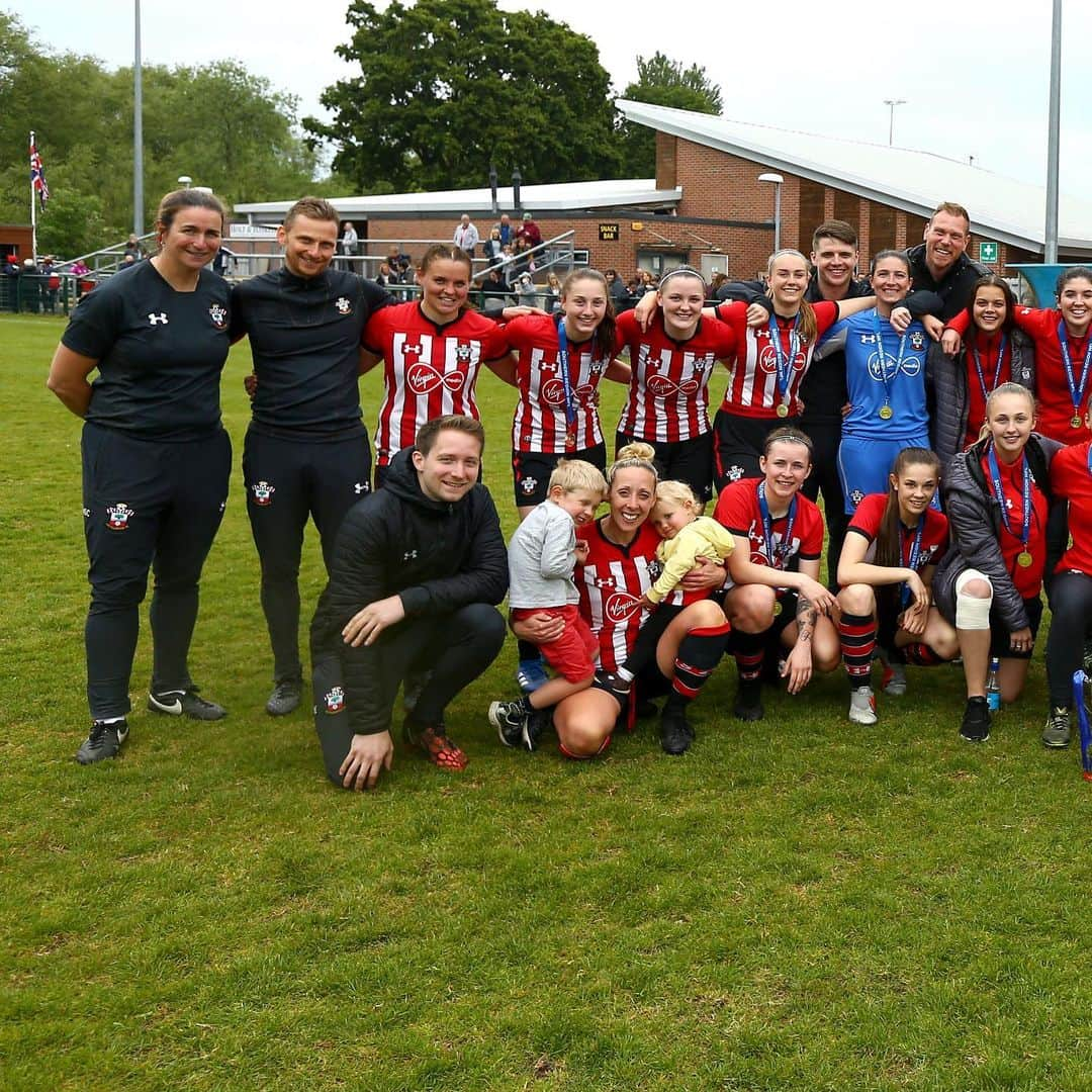 サウサンプトンFCさんのインスタグラム写真 - (サウサンプトンFCInstagram)「How much love for #SaintsFC Women winning the LEAGUE AND CUP DOUBLE in our first season?? ♥️🏆🏆」5月20日 3時35分 - southamptonfc