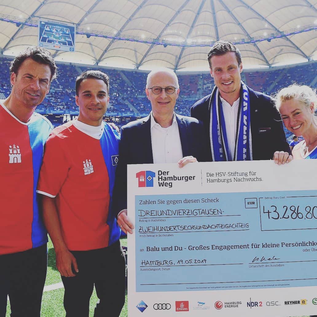 のインスタグラム：「@der_hamburger_weg #HamburgerWeg #1euroticketspende #hsv #baluunddu #dankeandiebestenfansderwelt #nurderhsv」