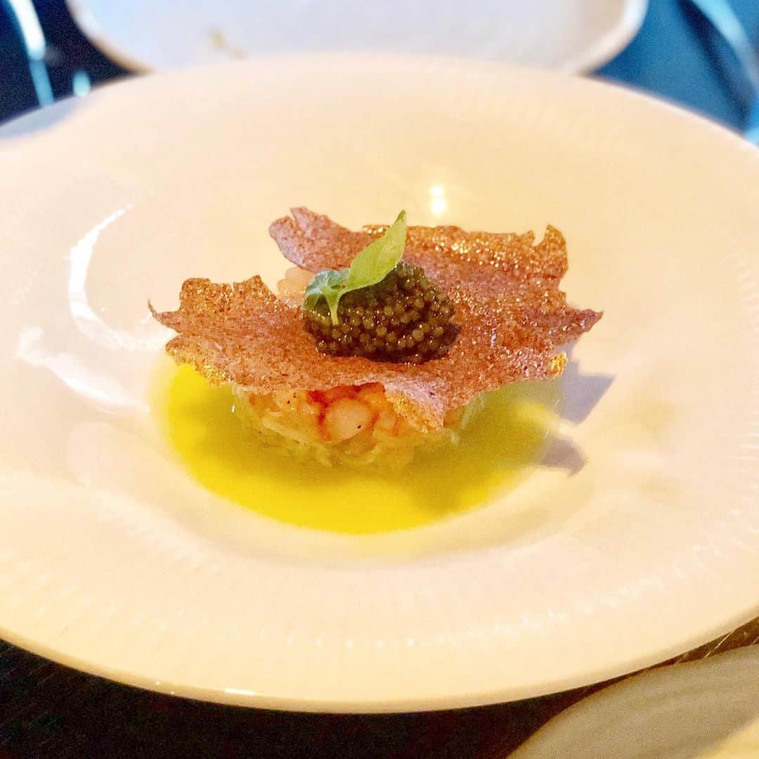 Eat With Steph & Coさんのインスタグラム写真 - (Eat With Steph & CoInstagram)「@babbo_restaurant | Really lurveeeee Tartara di Gamberoni Rossi - the sweet red prawns with the apple gazpacho was a lovely pack of flavours together! I could taste the freshness of all the starters and mains and I found the canapés unique too. The seared scallops and generously portioned truffle were my favouriteee 😍 I was not a fan of the dessert (baverese) because I found the mousse and white chocolate too odd a pairing... verdict: on the pricey side and in the heart of Mayfair - great for a special occasion - the starters and mains were seriously delish! ❤️🦐📷: @mchan4b #toplondonrestaurants #mayfair #foodstagram #italian #italianfood」5月20日 3時46分 - eatwithsteph_ldn