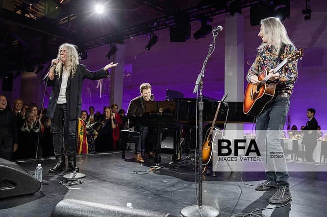 キーガン・アレンさんのインスタグラム写真 - (キーガン・アレンInstagram)「It was an honor of a lifetime to play on stage with @thisispattismith and @lenny_kaye for the celebration of 40years @moca . @klausbiesenbach has ushered in a new era with the gift from the incredible @carolynclarkpowers FREE ADMISSION FOR ALL to MOCA!! So visit #MOCA and enjoy art with the ones you love! Art is best when shared! What a (because the) night! So glad my mom was there! Hi mom!」5月20日 3時52分 - keeoone
