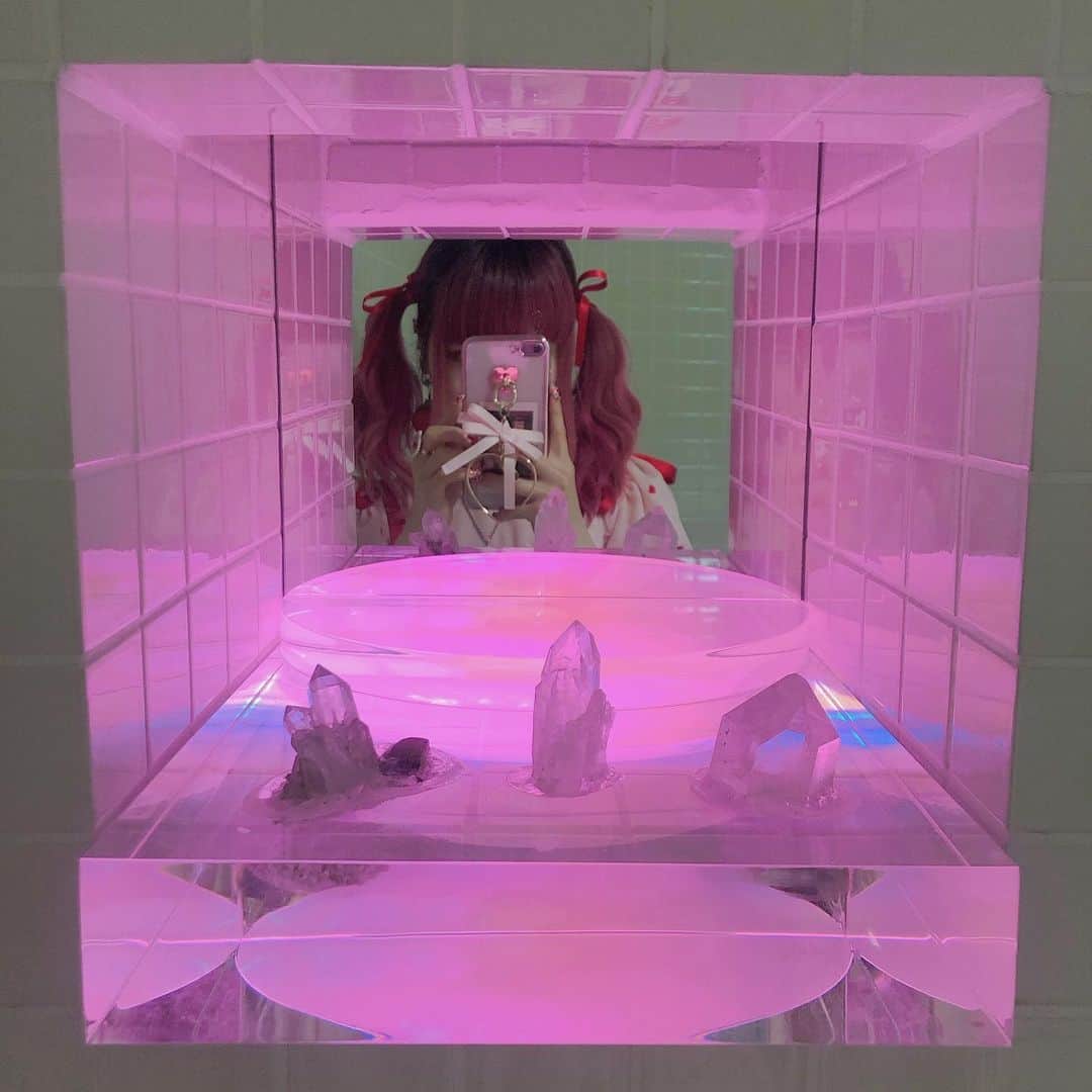 空亜さんのインスタグラム写真 - (空亜Instagram)「21世紀美術館で一番惹かれた作品Pipilotti Rist「あなたは自分を再生する」」5月20日 3時59分 - kuua_oyasumi