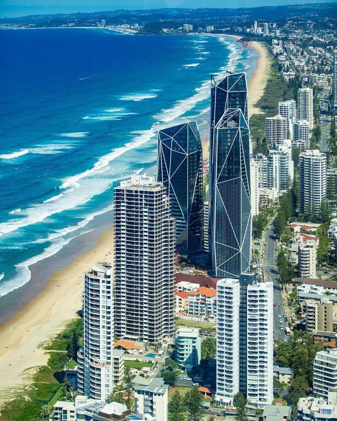 Australiaさんのインスタグラム写真 - (AustraliaInstagram)「There’s no such thing as a “good side” for @visitsurfersparadise - it looks great from every angle! 😍🏙️ @deanjohnson enjoyed this gorgeous view from @skypoint_au in @queensland, which is #Australia’s only beachside observation deck. This scenic spot is located inside the world's tallest residential building, @q1resort, and offers 360-degree views of @destinationgoldcoast’s beaches, right through to the hinterland and beyond. TIP: Get the multi-day ticket so you can come back at different times during the day (or over multiple days) and see how the city looks during the day, at sunset and nighttime.  #SeeAustralia #thisisqueensland #WeAreGoldCoast #travel #thegreatoutdoors」5月20日 4時00分 - australia