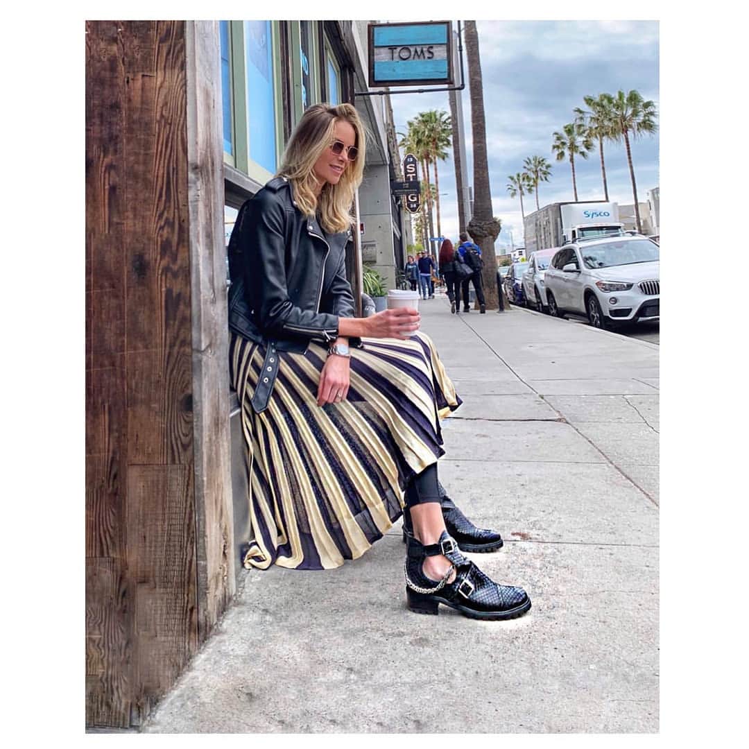 Schutzのインスタグラム：「Coffee time with style ☕🖤 #schutzfall」