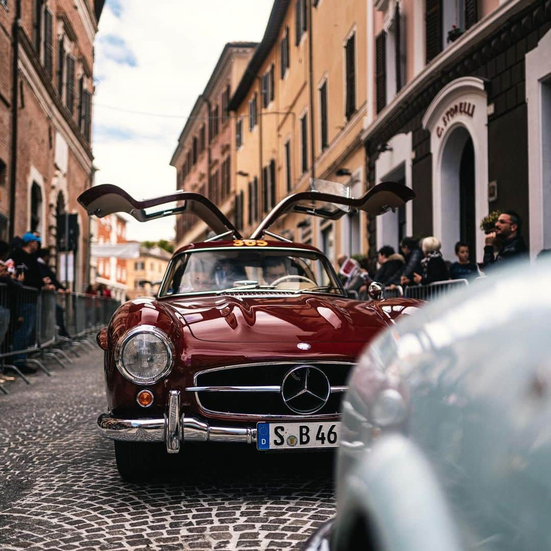 MERCEDES AMG PETRONASさんのインスタグラム写真 - (MERCEDES AMG PETRONASInstagram)「After an incredible four days of adventure, emotions and Italian lifestyle, the 2019 Mille Miglia comes to an end. The eighth Mercedes 300 SL finished the rally and all drivers go home with memories that will last a lifetime. Grazie and see you next year! 🙌 • #MBmille #MBclassic #1000miglia #1000miglia2019 @mercedesbenzmuseum」5月20日 4時01分 - mercedesamgf1